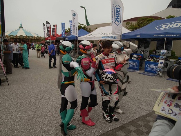 真ん中の女子も南海部品サポートライダー　岡崎静香ちゃん　他は知らん(爆)