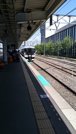 帰ります。電車で。