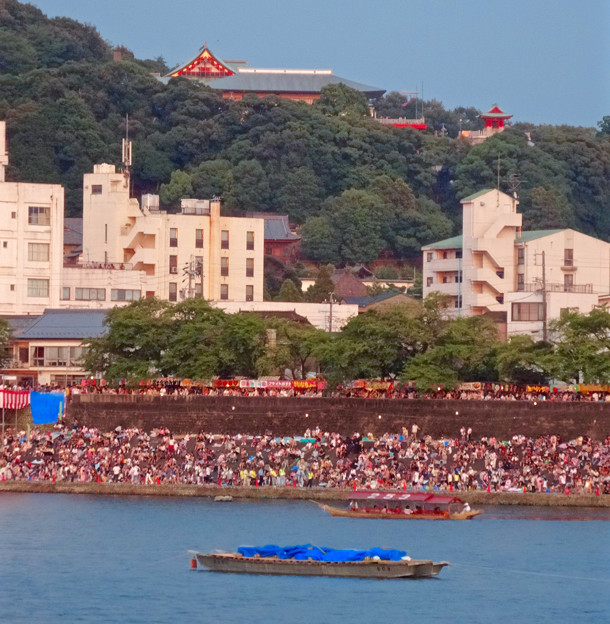 日本ライン夏まつり納涼花火大会 2015 No - 75:木曽川沿いに集まった沢山の人たちと犬山成田山