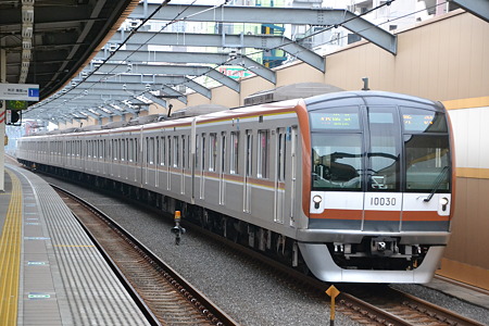 東京メトロ10000系@中村橋駅