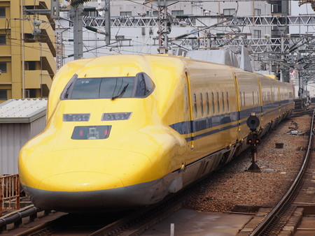 ドクターイエロー 東海道新幹線新大阪駅05