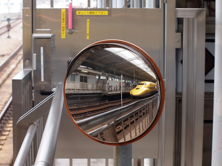 ドクターイエロー 東海道新幹線新大阪駅03