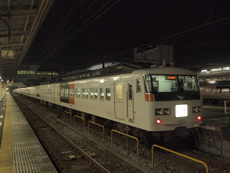 185系回送 東海道本線小田原駅04