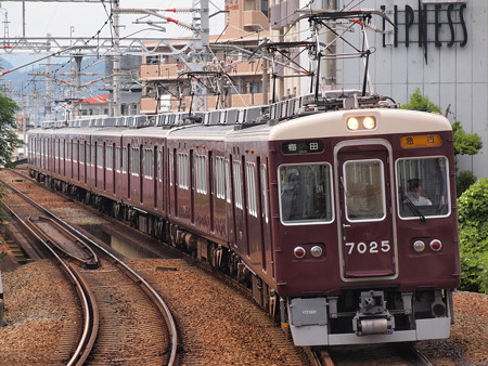 阪急7000系急行 阪急宝塚線石橋駅