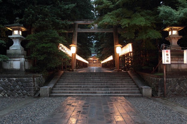 弥彦灯篭祭り前日の弥彦神社 写真共有サイト フォト蔵