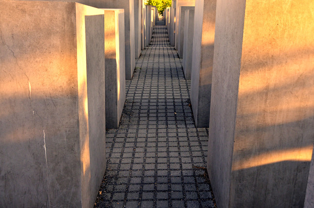 ユダヤ人犠牲者記念館3