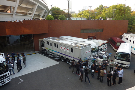 めずらしくNHKの中継車