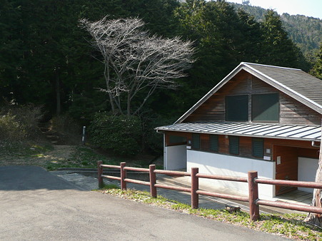 トイレ前ハイキングコース入口