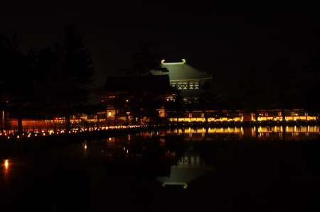 東大寺大仏殿の夜景