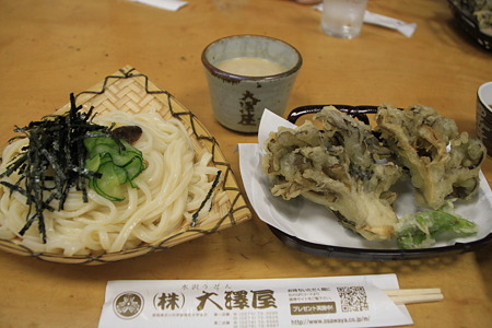 水澤うどんと言えば、大きな舞茸天ぷらですね