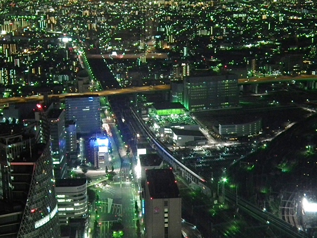 名古屋夜景:到着する新幹線