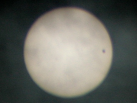 金星が太陽面を通過中(群馬県太田市)