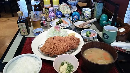 「かつ波奈」で同僚と夕食!! 熟成豚ジャンボロースカツ定食 +お刺...
