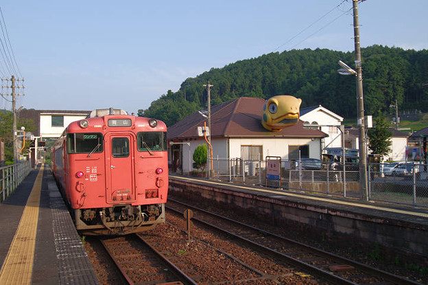 Photos: s0293_亀甲駅舎線路側