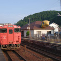 s0293_亀甲駅舎線路側