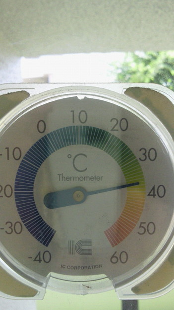 只今の外気温( ベランダ) ３８℃…頑張れエアコン！