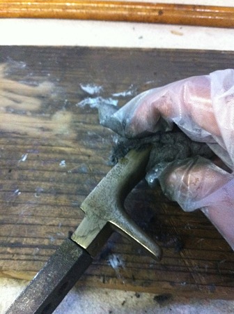 ペダル磨き作業