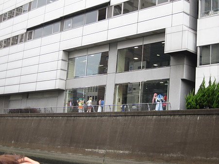 陸の上ではコスプレ中