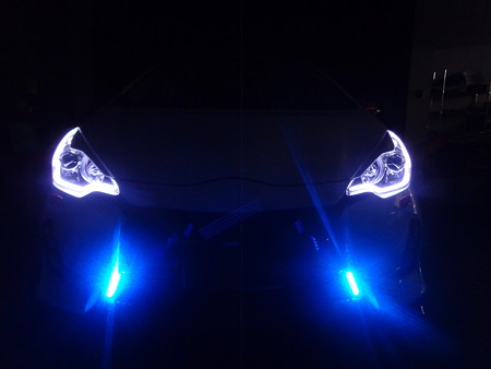 トヨタＡＱＵＡ　三重県　ＮＥＷアウディ風ＬＥＤ取付　ホワイト　スモール連動
