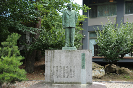 盛岡八幡宮・米内光政の銅像 - 03