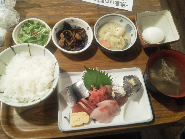 横浜なう 横浜は中華街だけじゃない 関内 魚屋はちまき 刺し定600円 写真共有サイト フォト蔵
