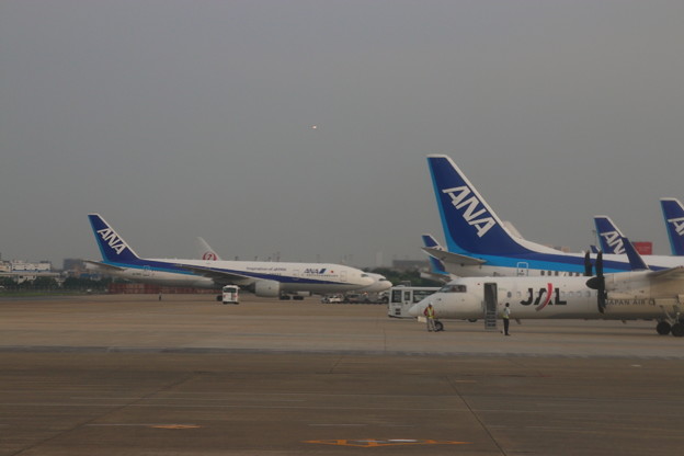 二機の羽田行きがプッシュバック