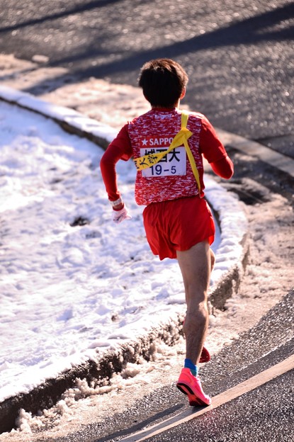 雪解けの箱根山登り大平台・・城西大の選手 20150102