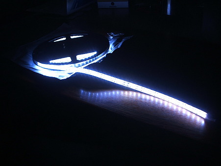 LEDﾃｰﾌﾟ 001