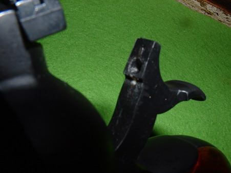 造るモデルガン「ルガー スーパーブラックホーク 」トランスファーバー追加にあわせハンマーにも撃針逃げの穴加工 Dob