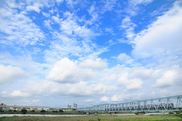 四つ木橋を渡る京成電車